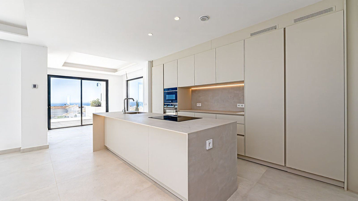 5 Bed Townhouse for sale in Benalmadena Costa Del Sol, Málaga, Spain