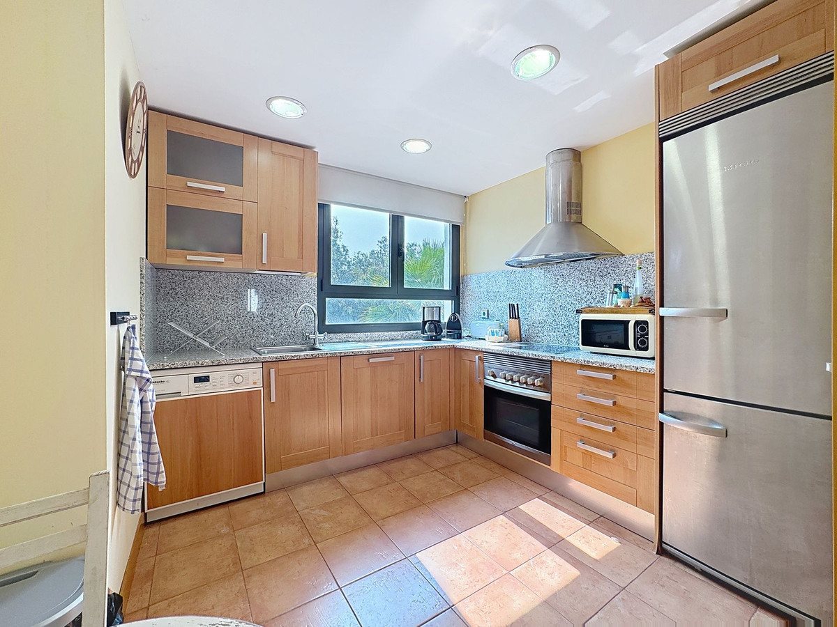 Se vende Apartamento Planta Media de 2 dormitorios en Costa Del Sol, Málaga, España