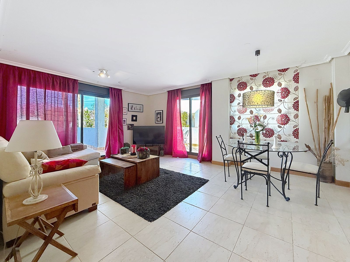 Se vende Apartamento Planta Media de 2 dormitorios en Costa Del Sol, Málaga, España