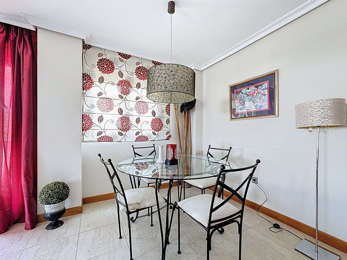 Se vende Apartamento Planta Media de 2 dormitorios en Costa Del Sol, Málaga, España