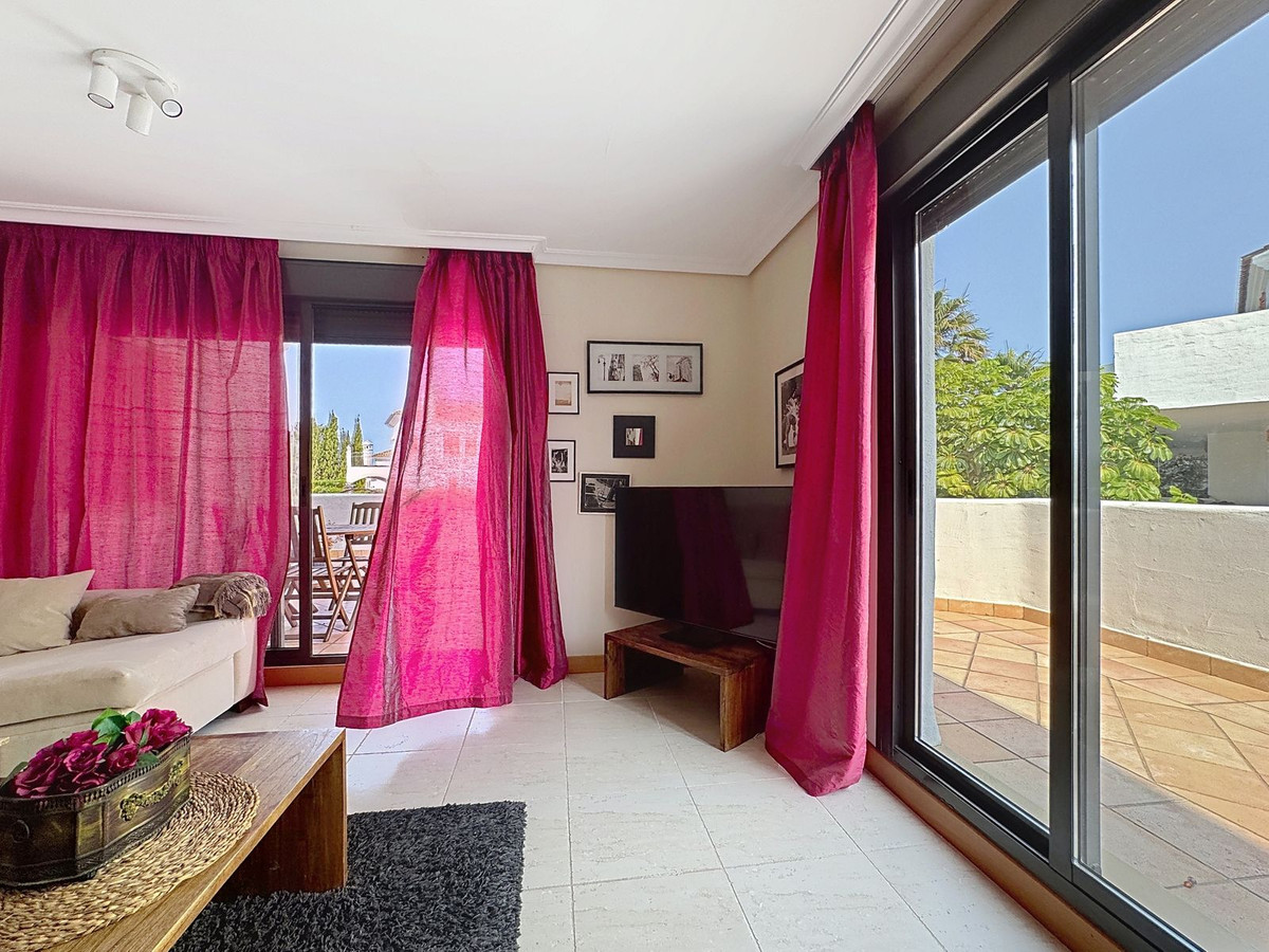 Se vende Apartamento Planta Media de 2 dormitorios en Costa Del Sol, Málaga, España