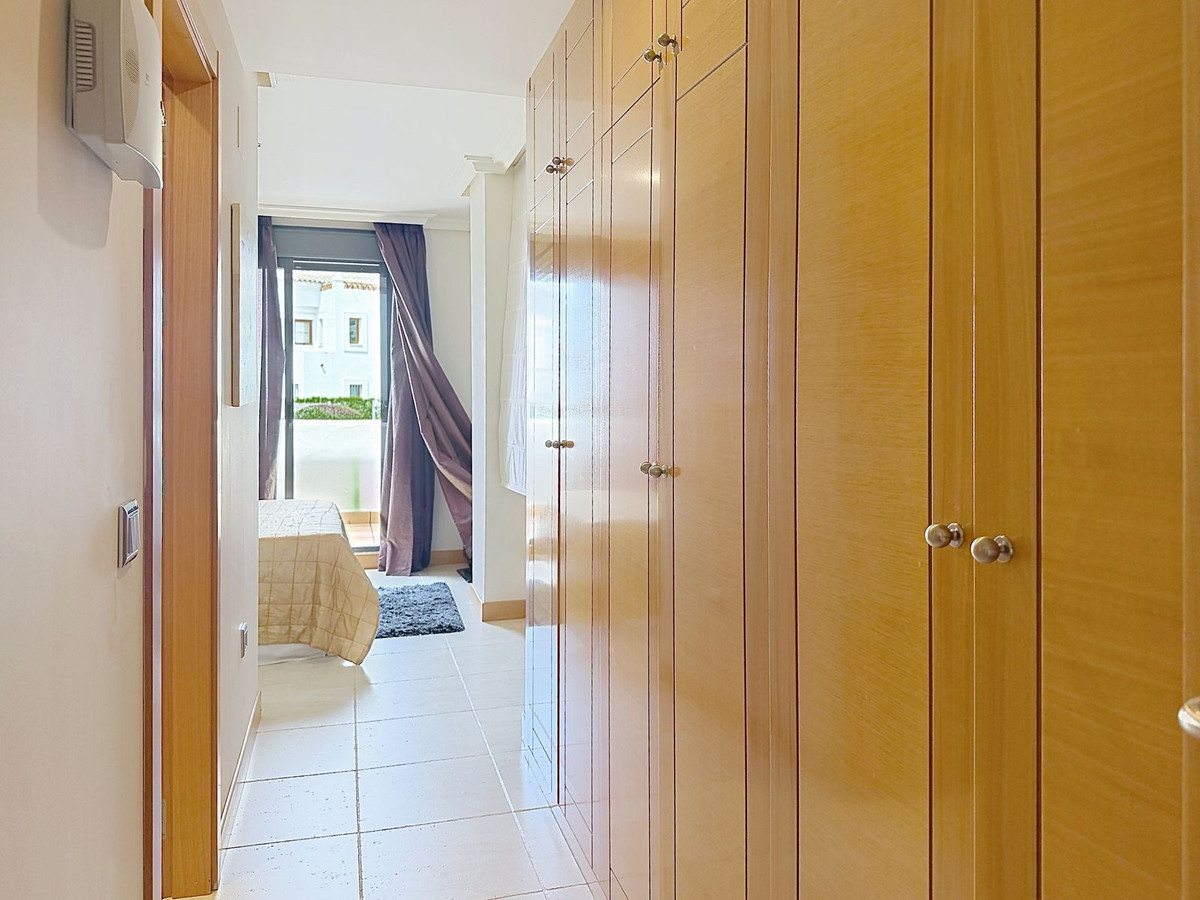 Se vende Apartamento Planta Media de 2 dormitorios en Costa Del Sol, Málaga, España