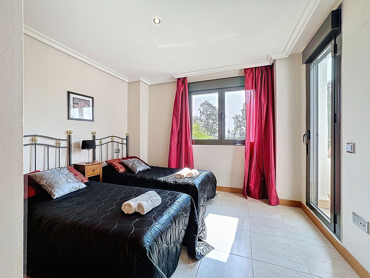 Se vende Apartamento Planta Media de 2 dormitorios en Costa Del Sol, Málaga, España