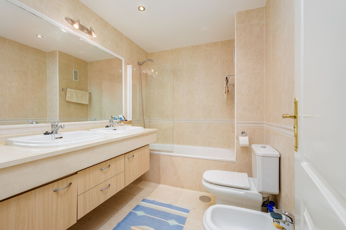3 Bed Apartment for sale in Alhaurin Golf Costa Del Sol, Málaga, Spain