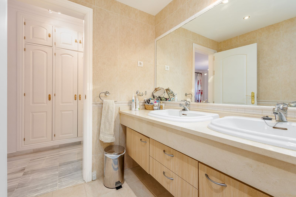 3 Bed Apartment for sale in Alhaurin Golf Costa Del Sol, Málaga, Spain