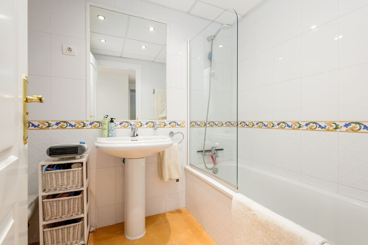 3 Bed Apartment for sale in Alhaurin Golf Costa Del Sol, Málaga, Spain