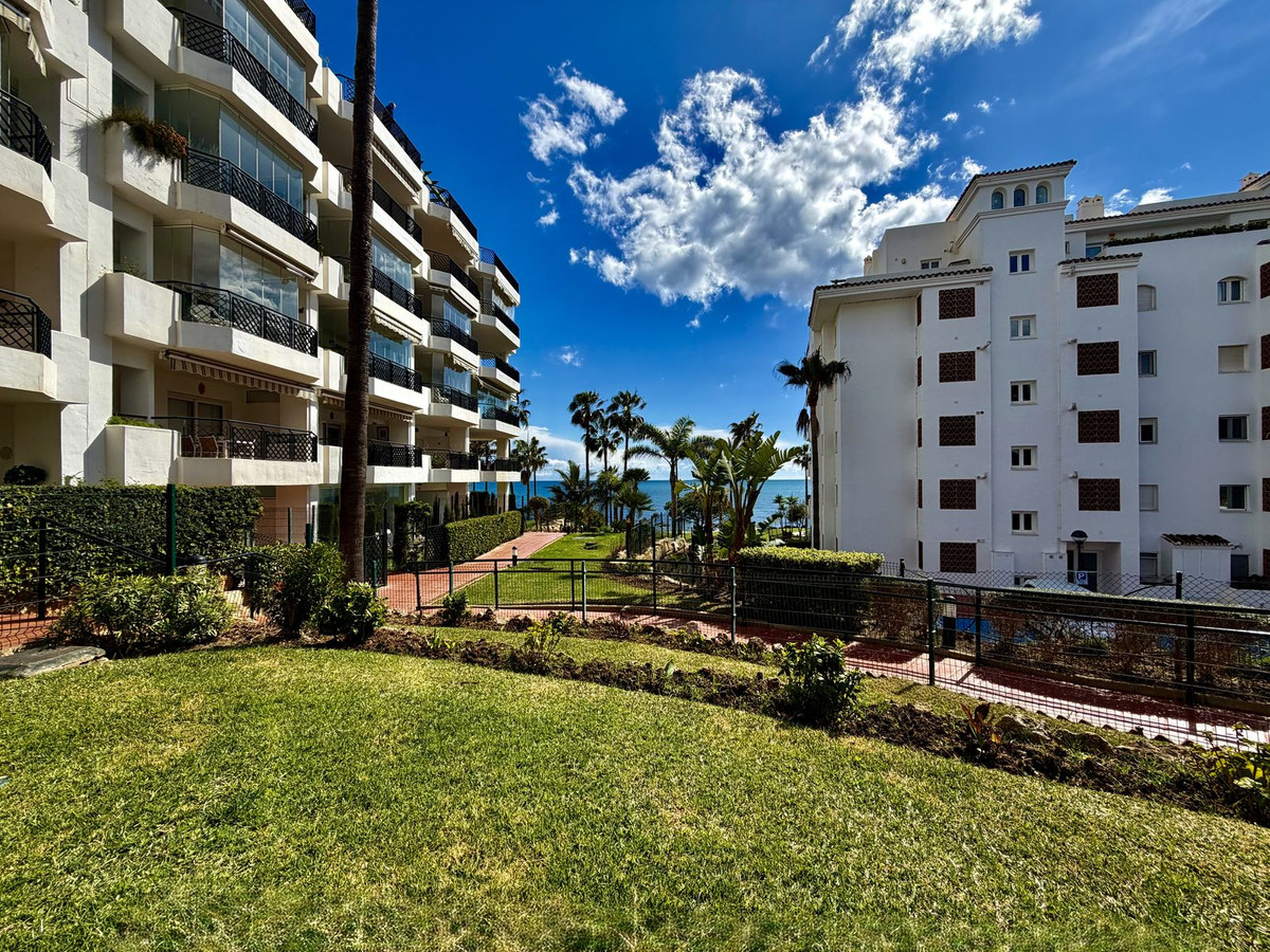 2 Bed Apartment for sale in Calahonda Costa Del Sol, Málaga, Spain
