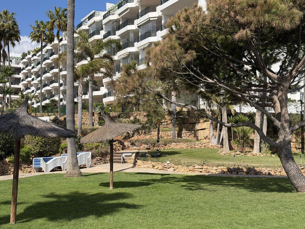 2 Bed Apartment for sale in Calahonda Costa Del Sol, Málaga, Spain