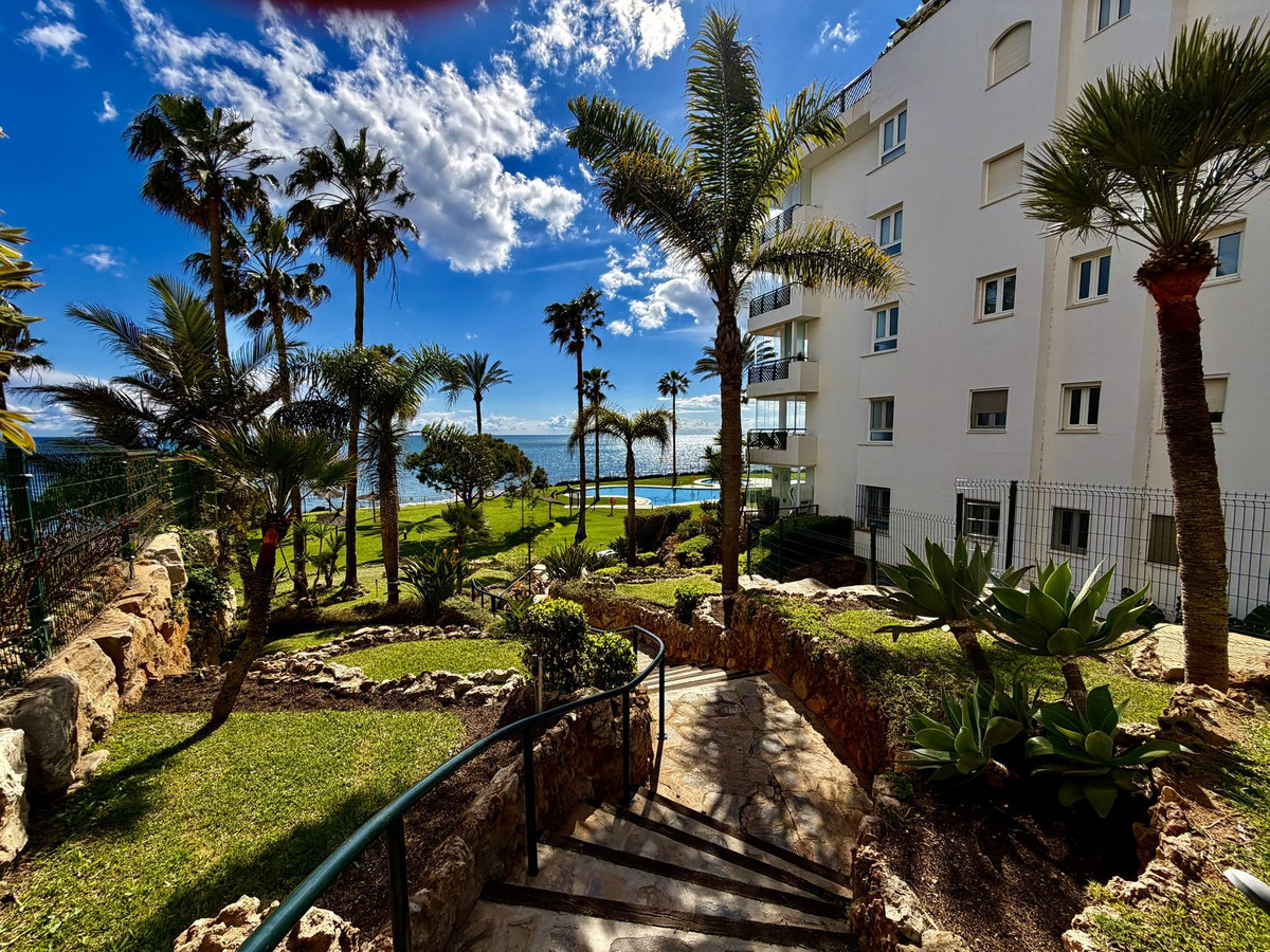 2 Bed Apartment for sale in Calahonda Costa Del Sol, Málaga, Spain