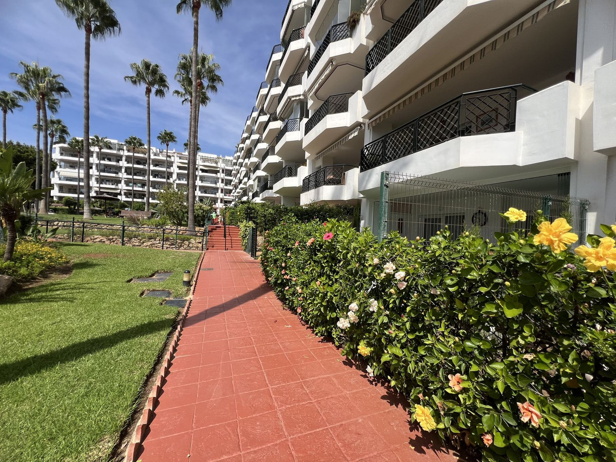 2 Bed Apartment for sale in Calahonda Costa Del Sol, Málaga, Spain
