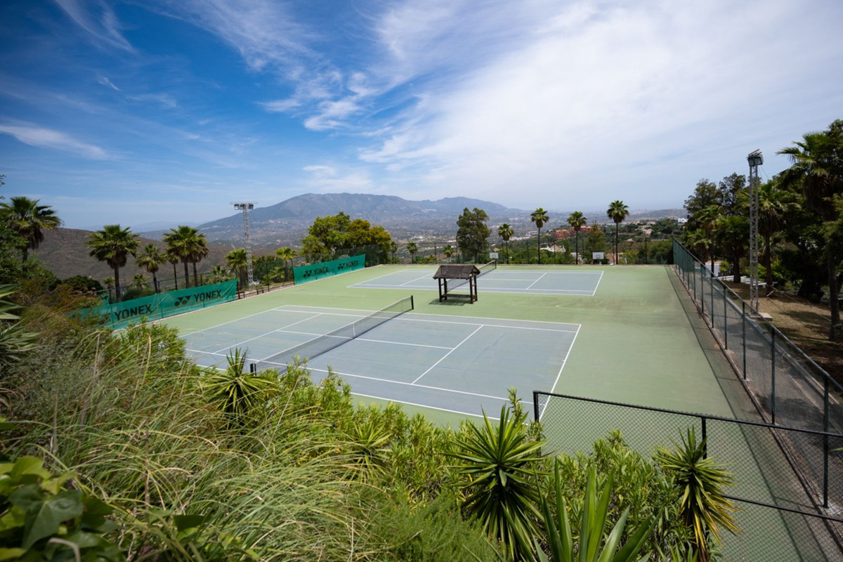 4 Bed Townhouse for sale in Elviria Costa Del Sol, Málaga, Spain