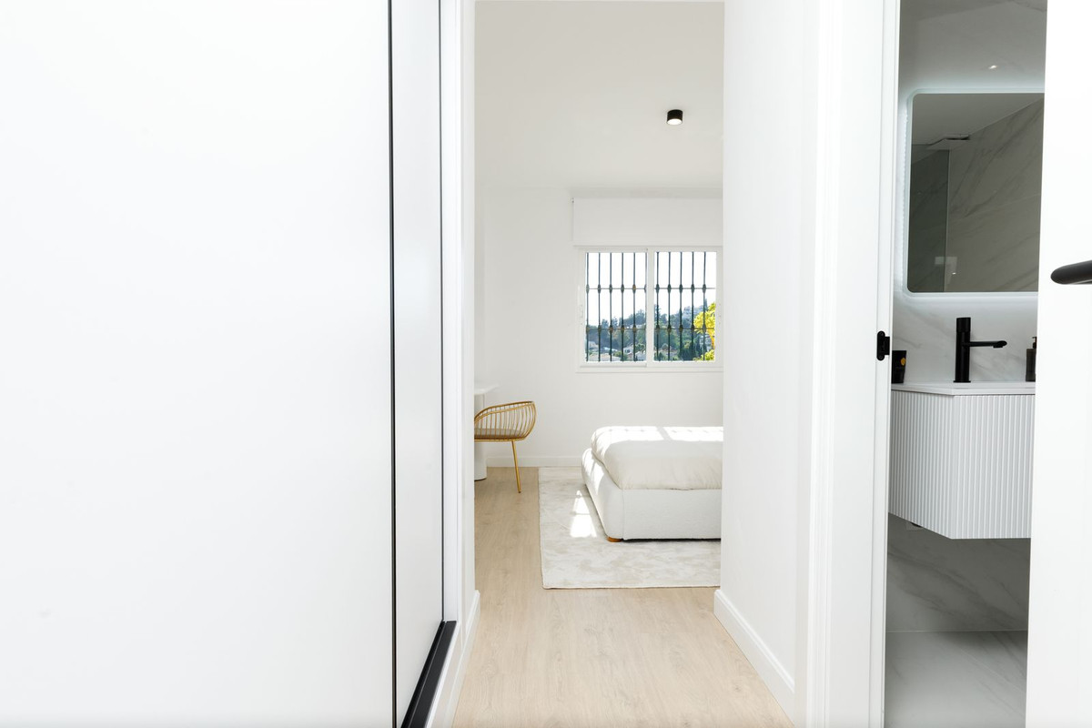 3 Bed Apartment for sale in La Quinta Costa Del Sol, Málaga, Spain