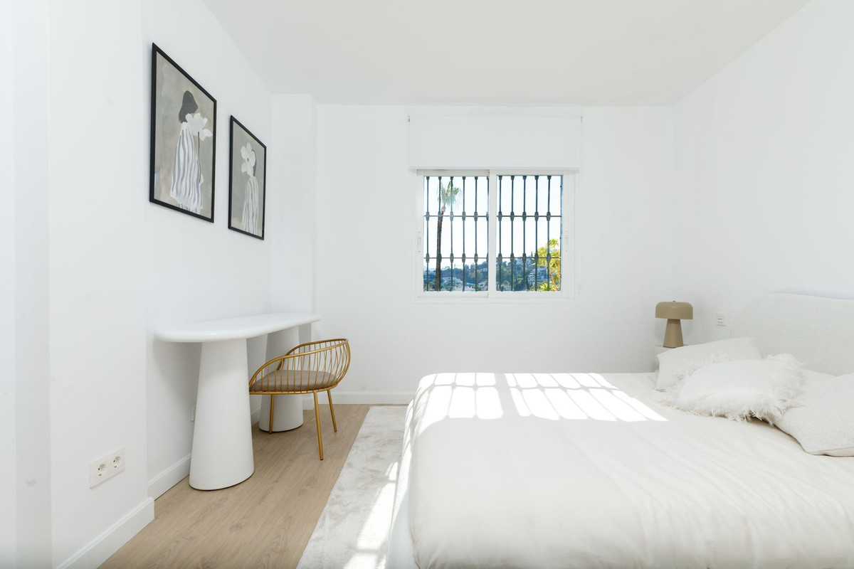 3 Bed Apartment for sale in La Quinta Costa Del Sol, Málaga, Spain