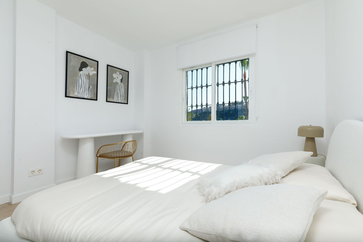3 Bed Apartment for sale in La Quinta Costa Del Sol, Málaga, Spain