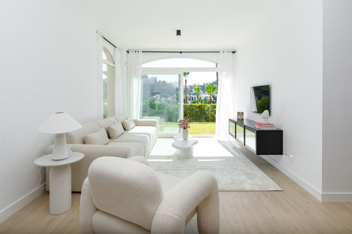 3 Bed Apartment for sale in La Quinta Costa Del Sol, Málaga, Spain