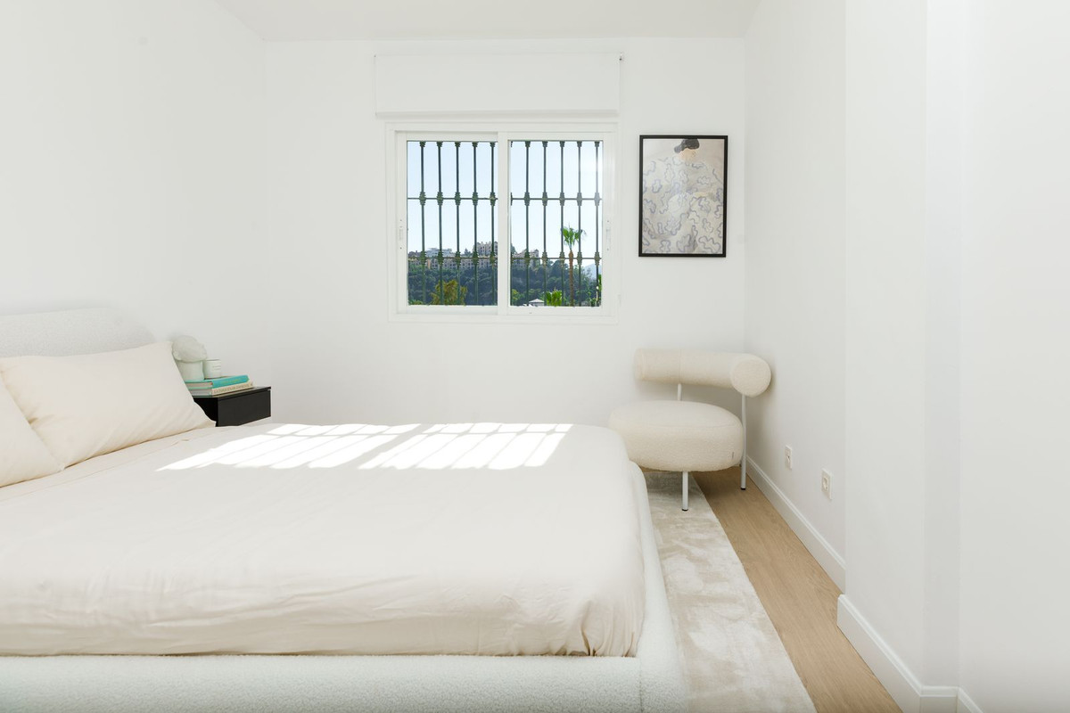 3 Bed Apartment for sale in La Quinta Costa Del Sol, Málaga, Spain