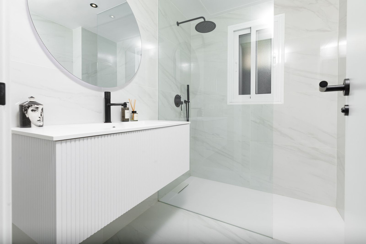 3 Bed Apartment for sale in La Quinta Costa Del Sol, Málaga, Spain