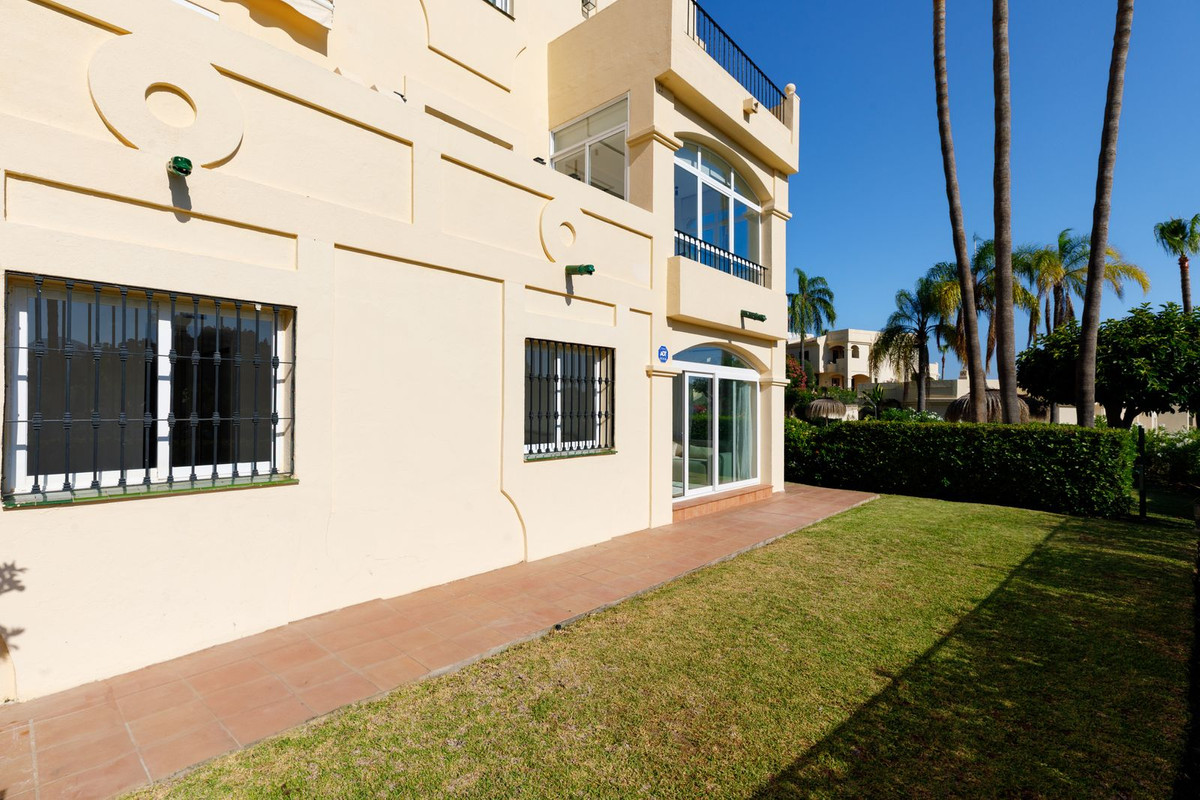 3 Bed Apartment for sale in La Quinta Costa Del Sol, Málaga, Spain