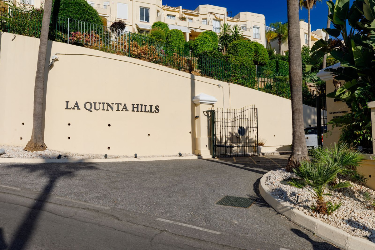 3 Bed Apartment for sale in La Quinta Costa Del Sol, Málaga, Spain