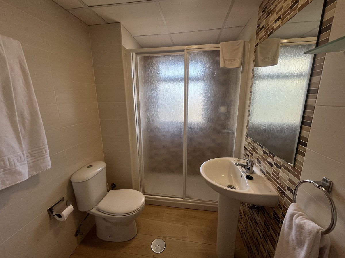 Se vende Apartamento Planta Media de 2 dormitorios en Costa Del Sol, Málaga, España