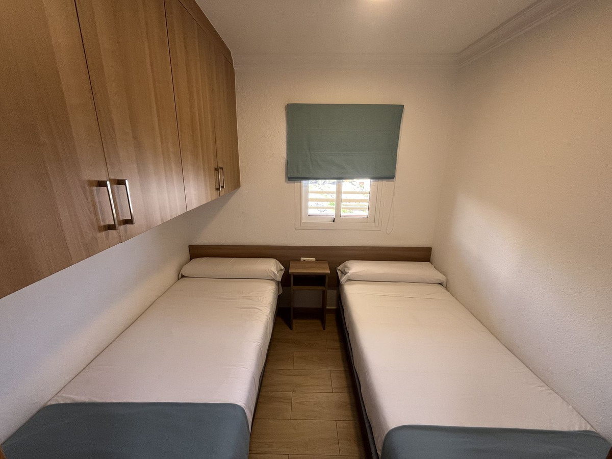 Se vende Apartamento Planta Media de 2 dormitorios en Costa Del Sol, Málaga, España
