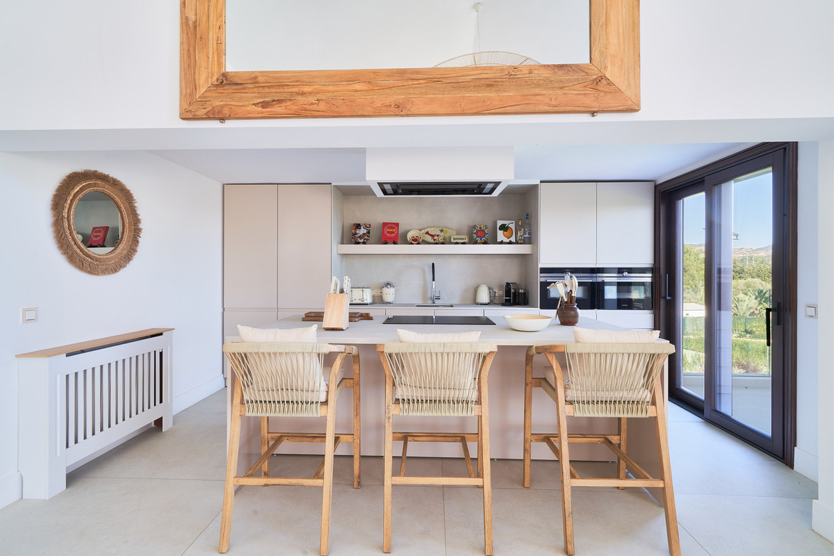 Se vende Villa - Chalet de 6 dormitorios en Costa Del Sol, Málaga, España