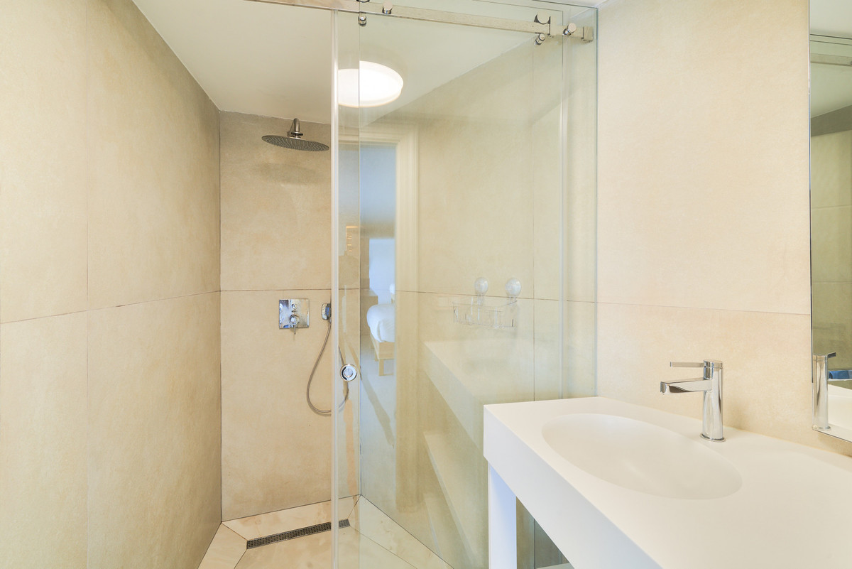 Se vende Villa - Chalet de 6 dormitorios en Costa Del Sol, Málaga, España