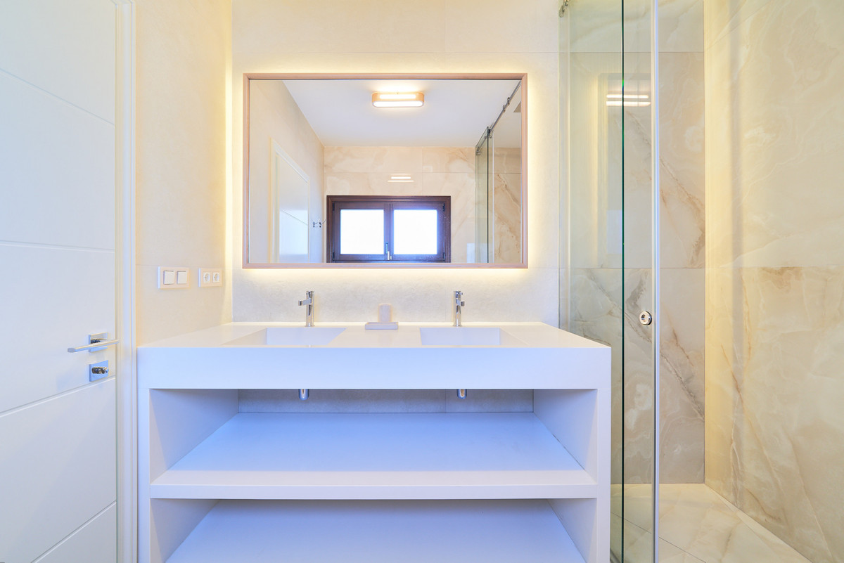 Se vende Villa - Chalet de 6 dormitorios en Costa Del Sol, Málaga, España