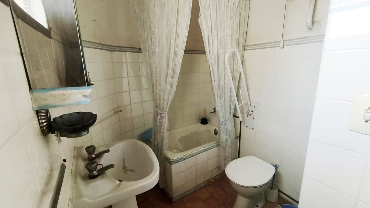 Se vende Apartamento Planta Media de 2 dormitorios en Costa Del Sol, Málaga, España