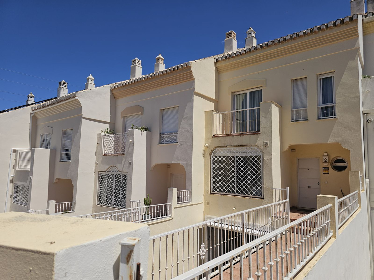 3 Bed Townhouse for sale in El Rosario Costa Del Sol, Málaga, Spain