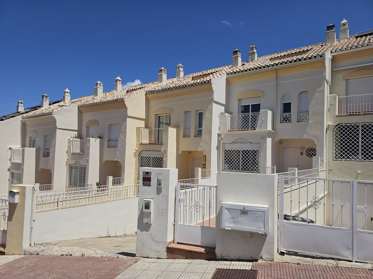 3 Bed Townhouse for sale in El Rosario Costa Del Sol, Málaga, Spain