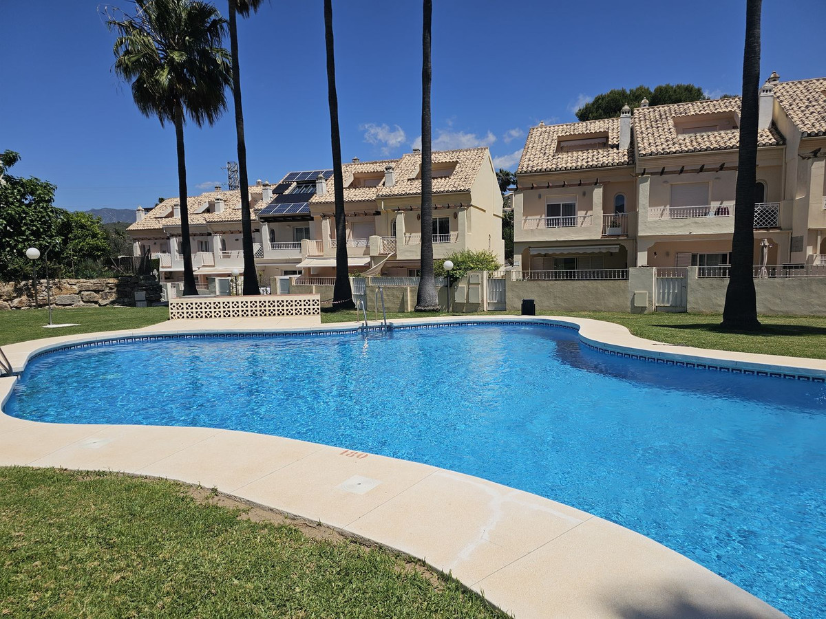 3 Bed Townhouse for sale in El Rosario Costa Del Sol, Málaga, Spain