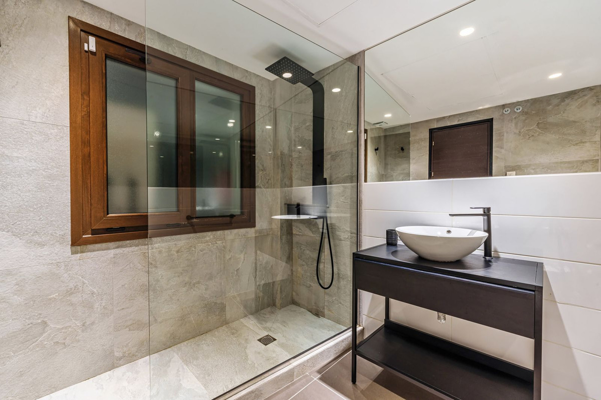 5 Bed Townhouse for sale in El Rosario Costa Del Sol, Málaga, Spain