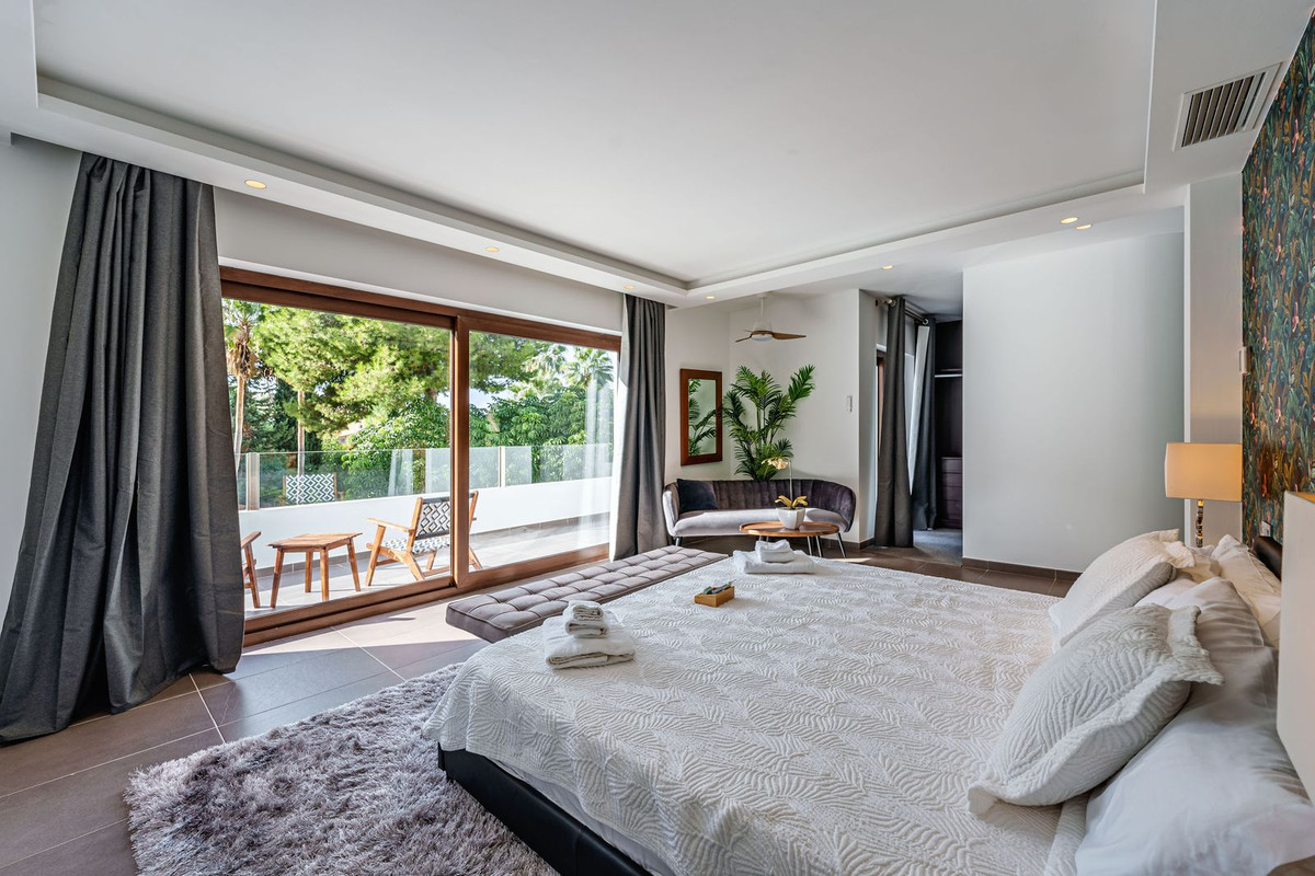 5 Bed Townhouse for sale in El Rosario Costa Del Sol, Málaga, Spain