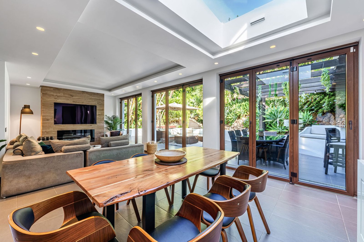 5 Bed Townhouse for sale in El Rosario Costa Del Sol, Málaga, Spain