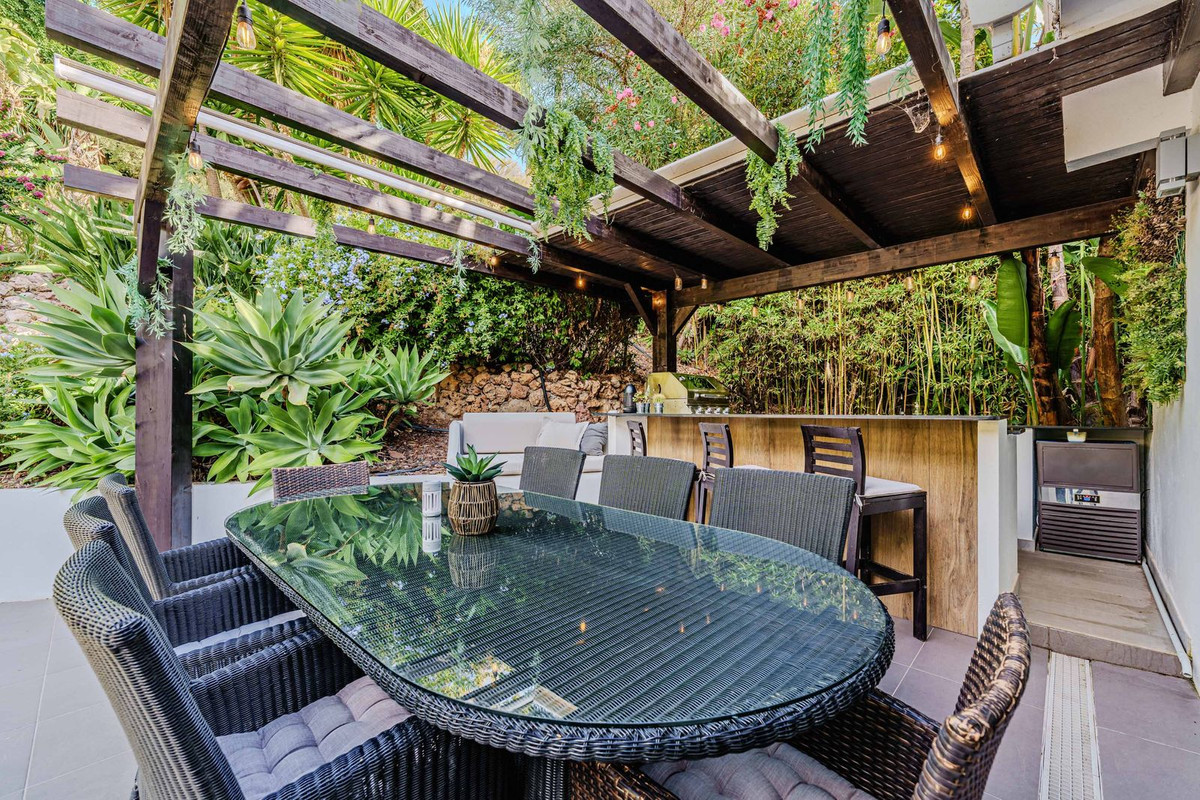 5 Bed Townhouse for sale in El Rosario Costa Del Sol, Málaga, Spain