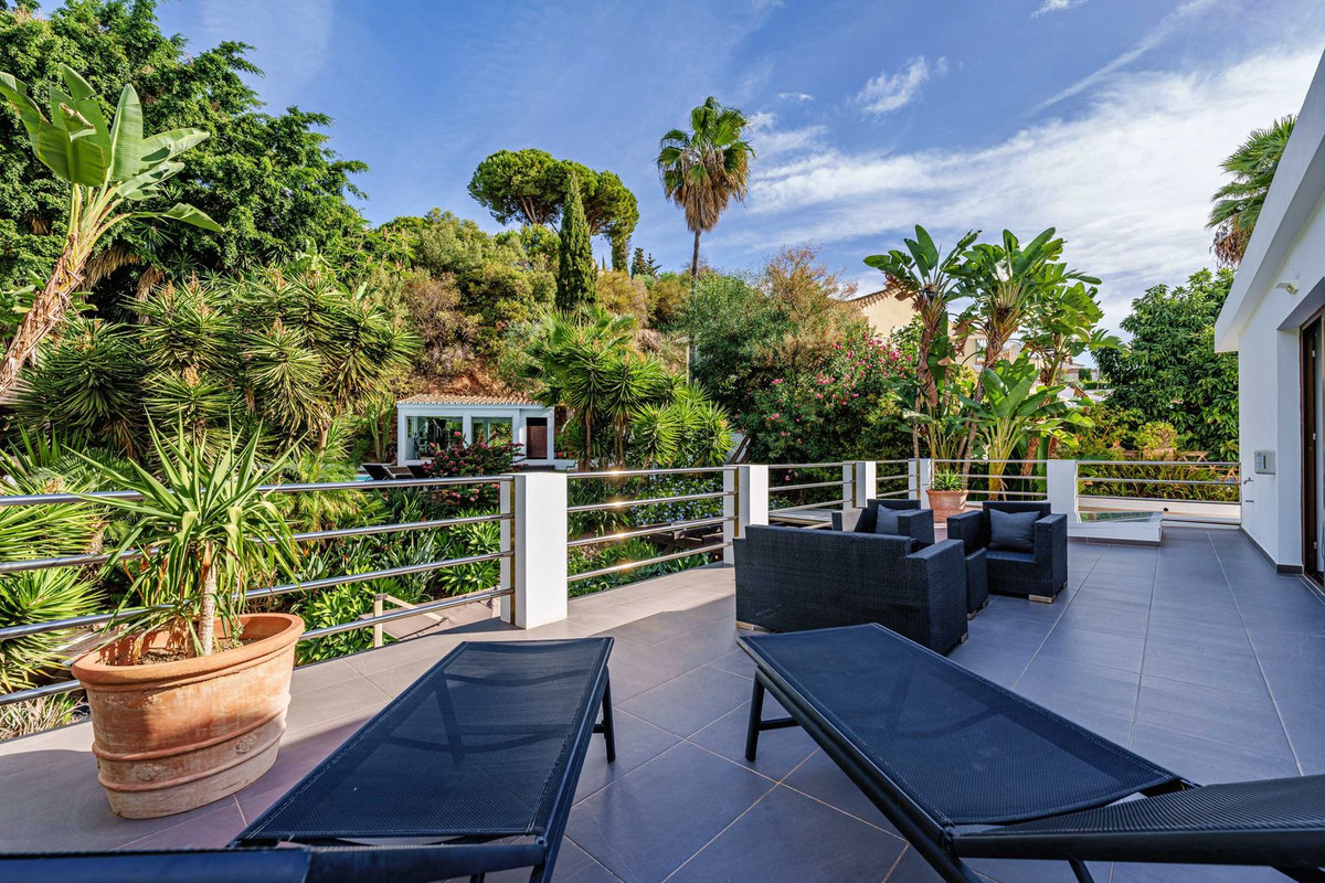 5 Bed Townhouse for sale in El Rosario Costa Del Sol, Málaga, Spain