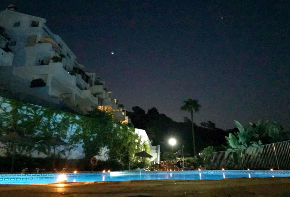 Se vende Apartamento Planta Media de 2 dormitorios en Costa Del Sol, Málaga, España