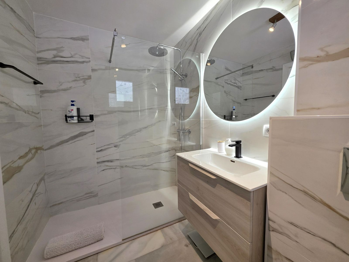 Se vende Apartamento Planta Media de 2 dormitorios en Costa Del Sol, Málaga, España