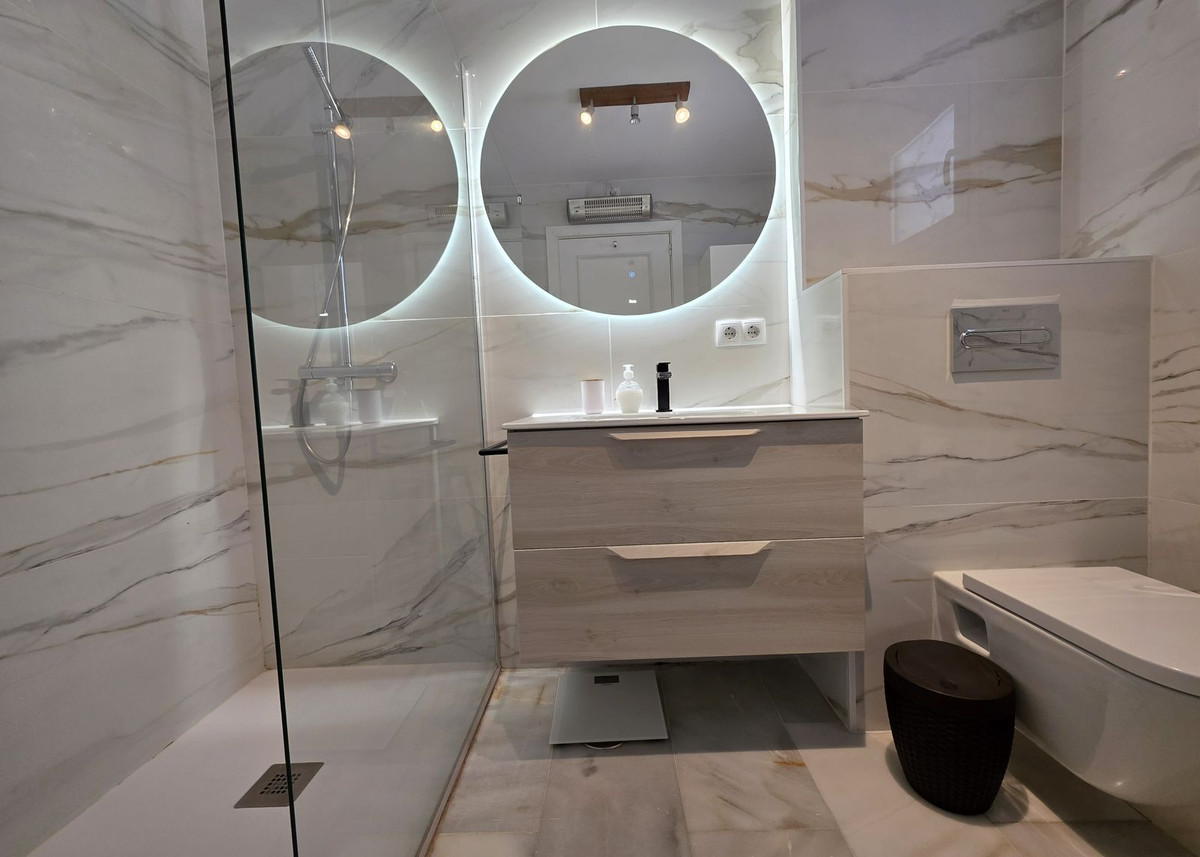 Se vende Apartamento Planta Media de 2 dormitorios en Costa Del Sol, Málaga, España