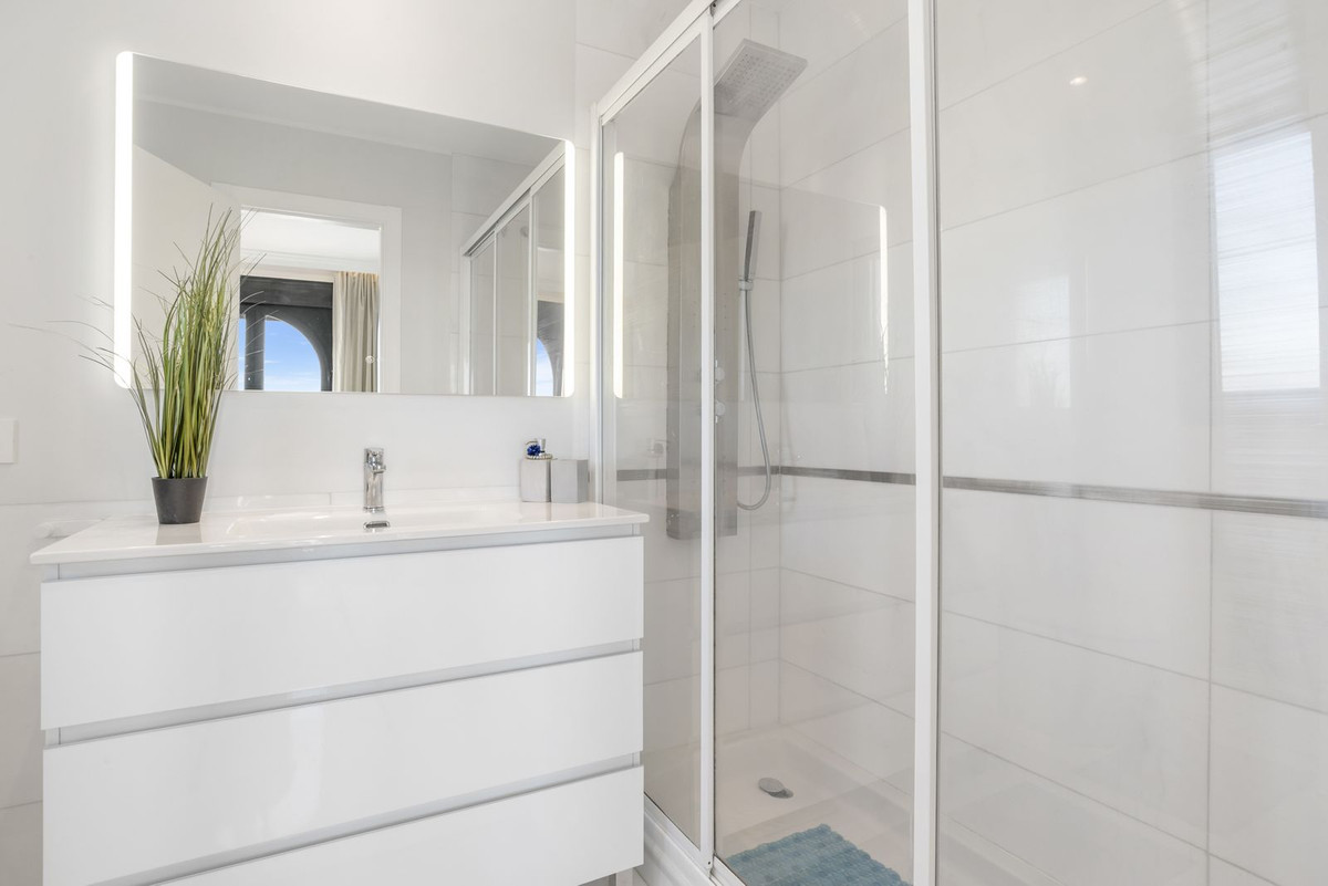 3 Bed Apartment for sale in Doña Julia Costa Del Sol, Málaga, Spain
