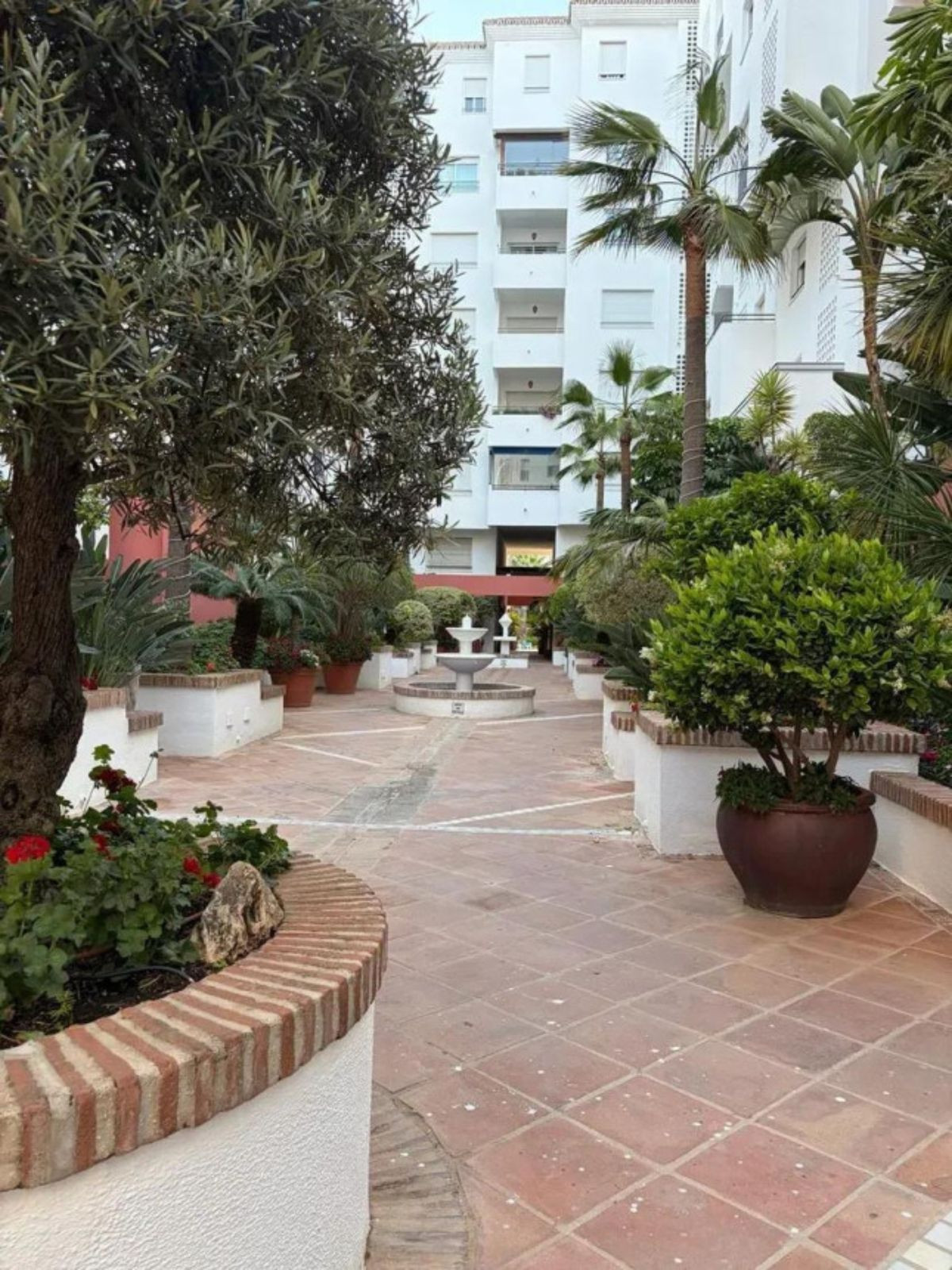 2 Bed Apartment for sale in Puerto Banús Costa Del Sol, Málaga, Spain