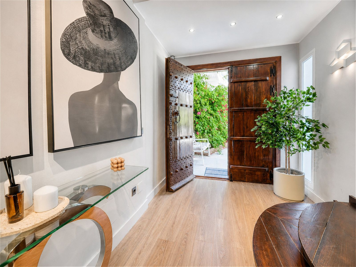 4 Bed Townhouse for sale in Benahavís Costa Del Sol, Málaga, Spain