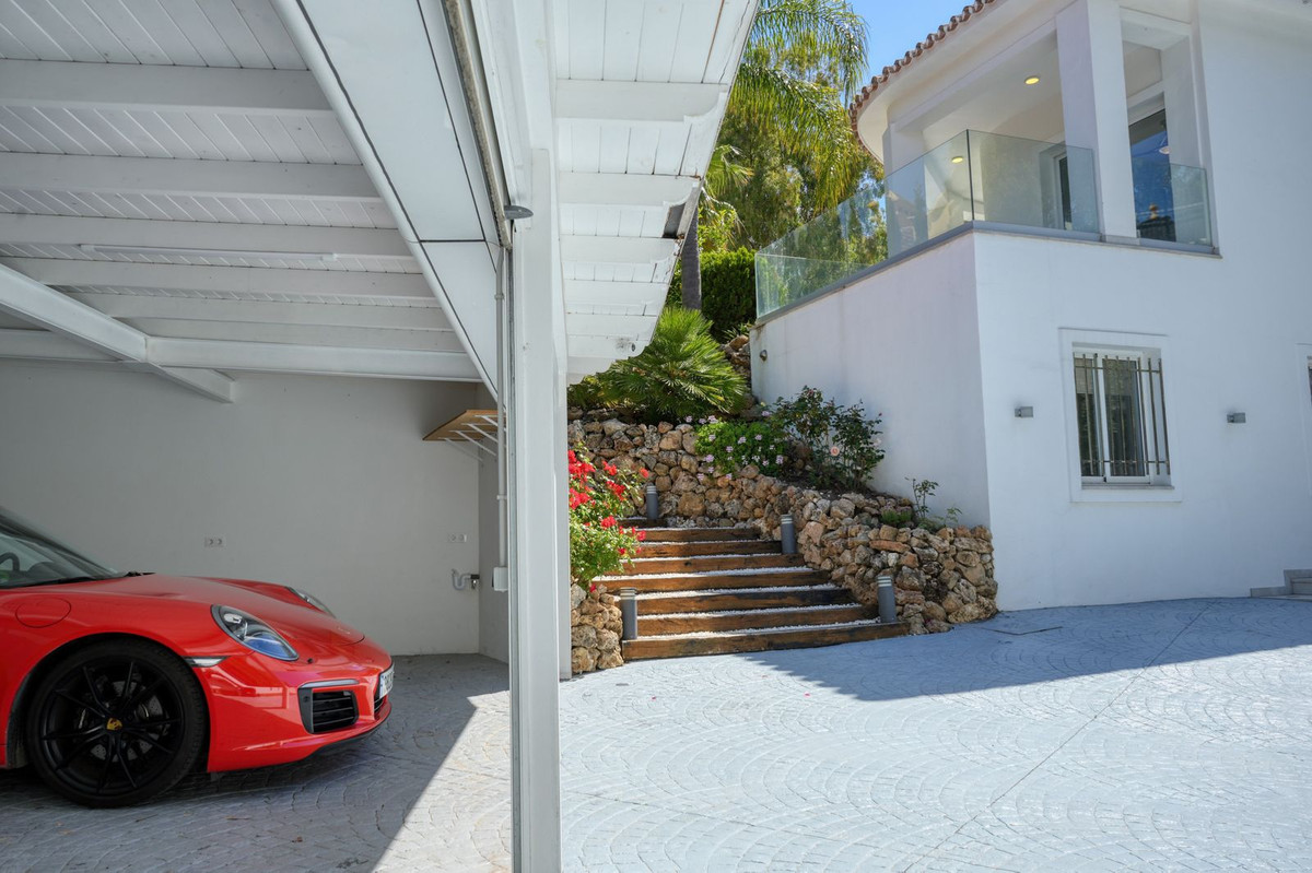 4 Bed Townhouse for sale in Benahavís Costa Del Sol, Málaga, Spain