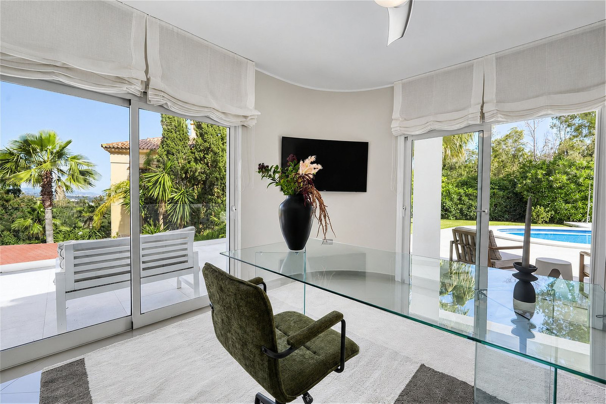 4 Bed Townhouse for sale in Benahavís Costa Del Sol, Málaga, Spain