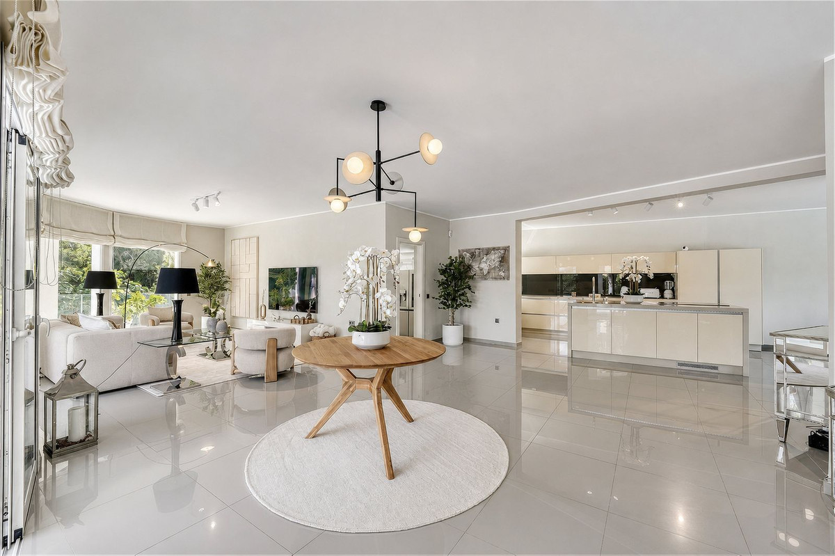 4 Bed Townhouse for sale in Benahavís Costa Del Sol, Málaga, Spain