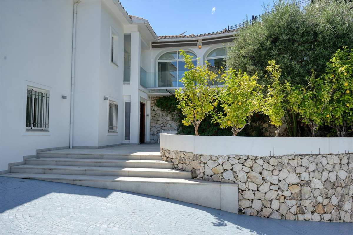 4 Bed Townhouse for sale in Benahavís Costa Del Sol, Málaga, Spain