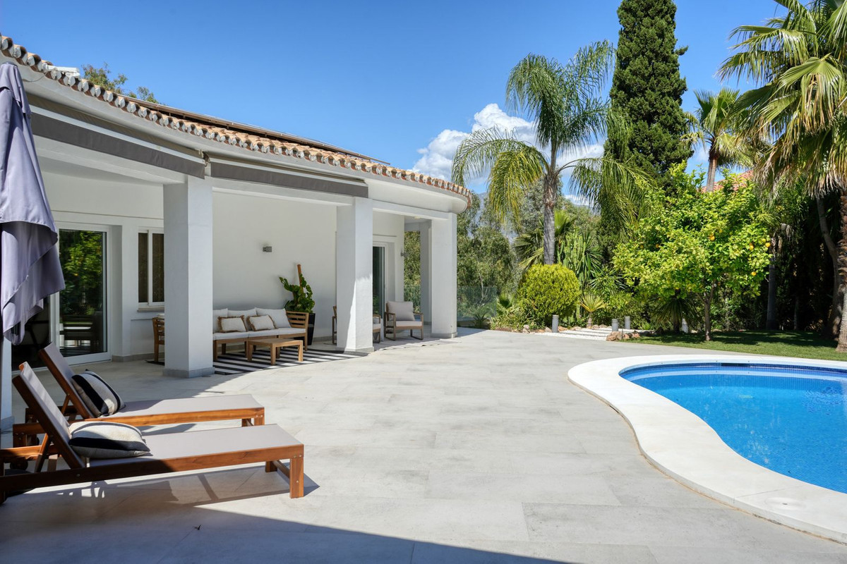 4 Bed Townhouse for sale in Benahavís Costa Del Sol, Málaga, Spain