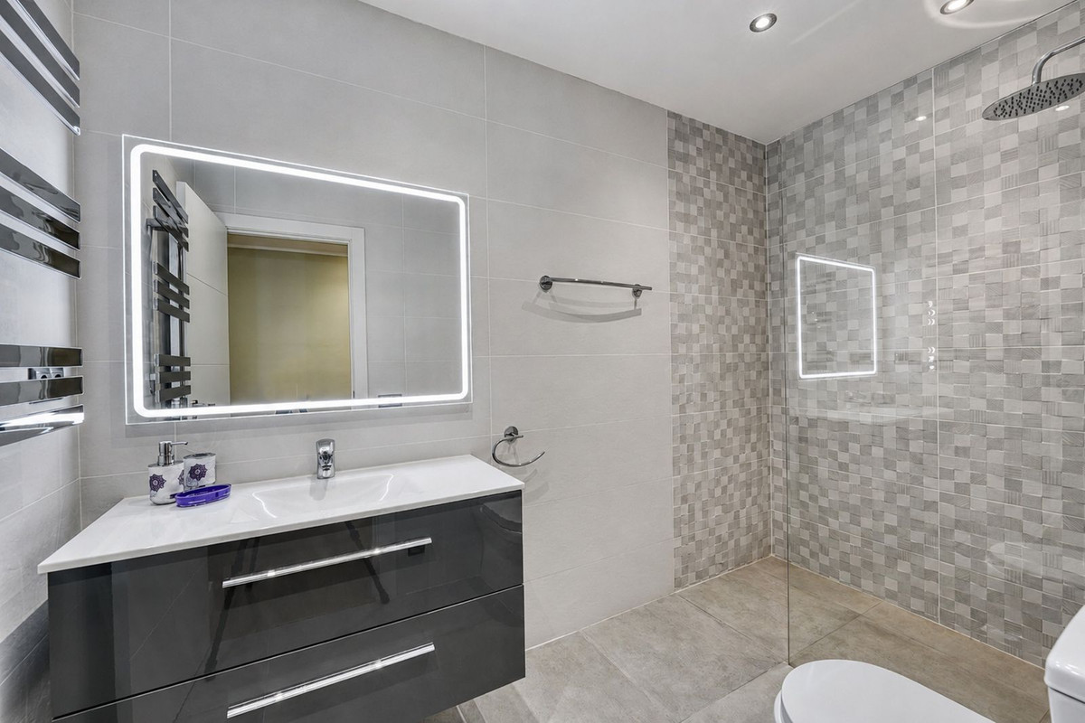 4 Bed Townhouse for sale in Benahavís Costa Del Sol, Málaga, Spain