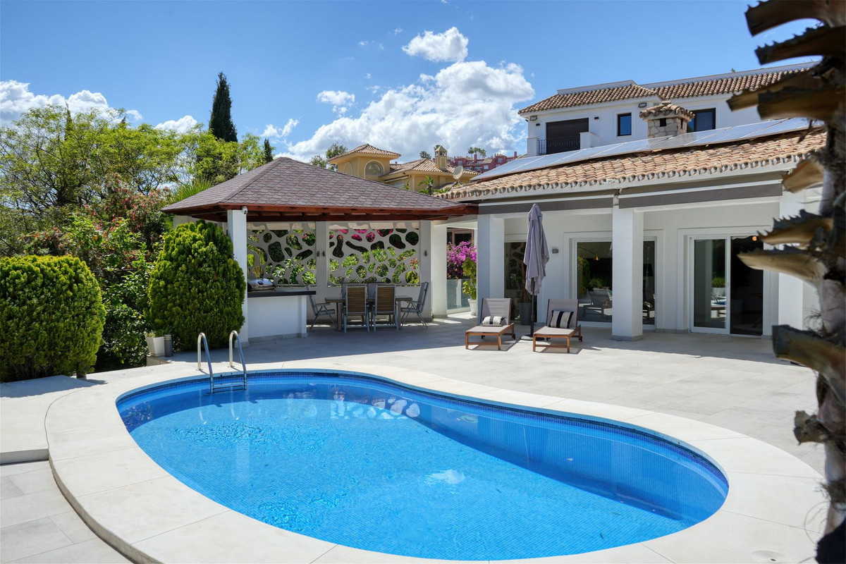 4 Bed Townhouse for sale in Benahavís Costa Del Sol, Málaga, Spain